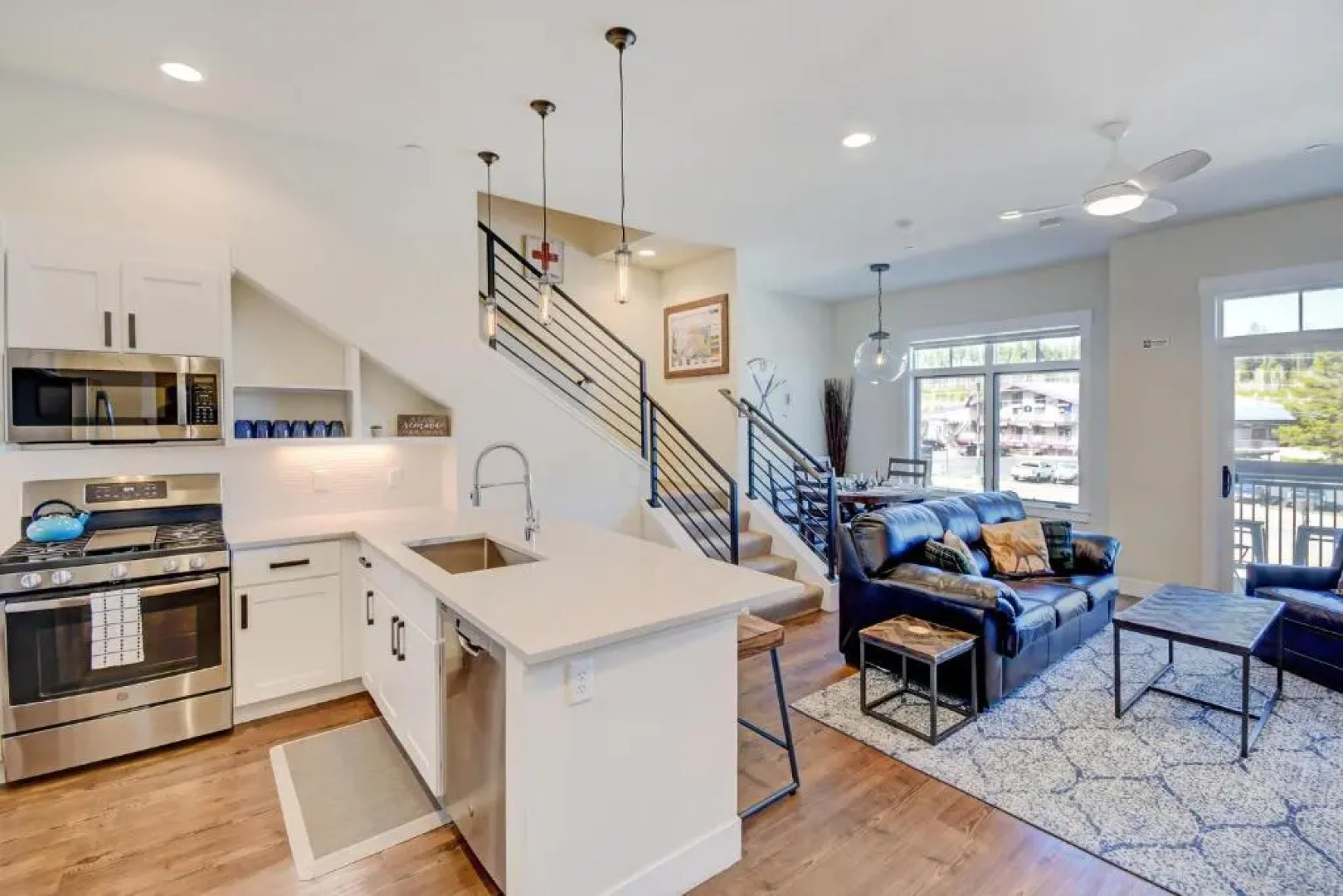 New Luxury Loft #19 Near Resort Huge Hot Tub & Views - FREE Activities & Equipment Rentals Daily