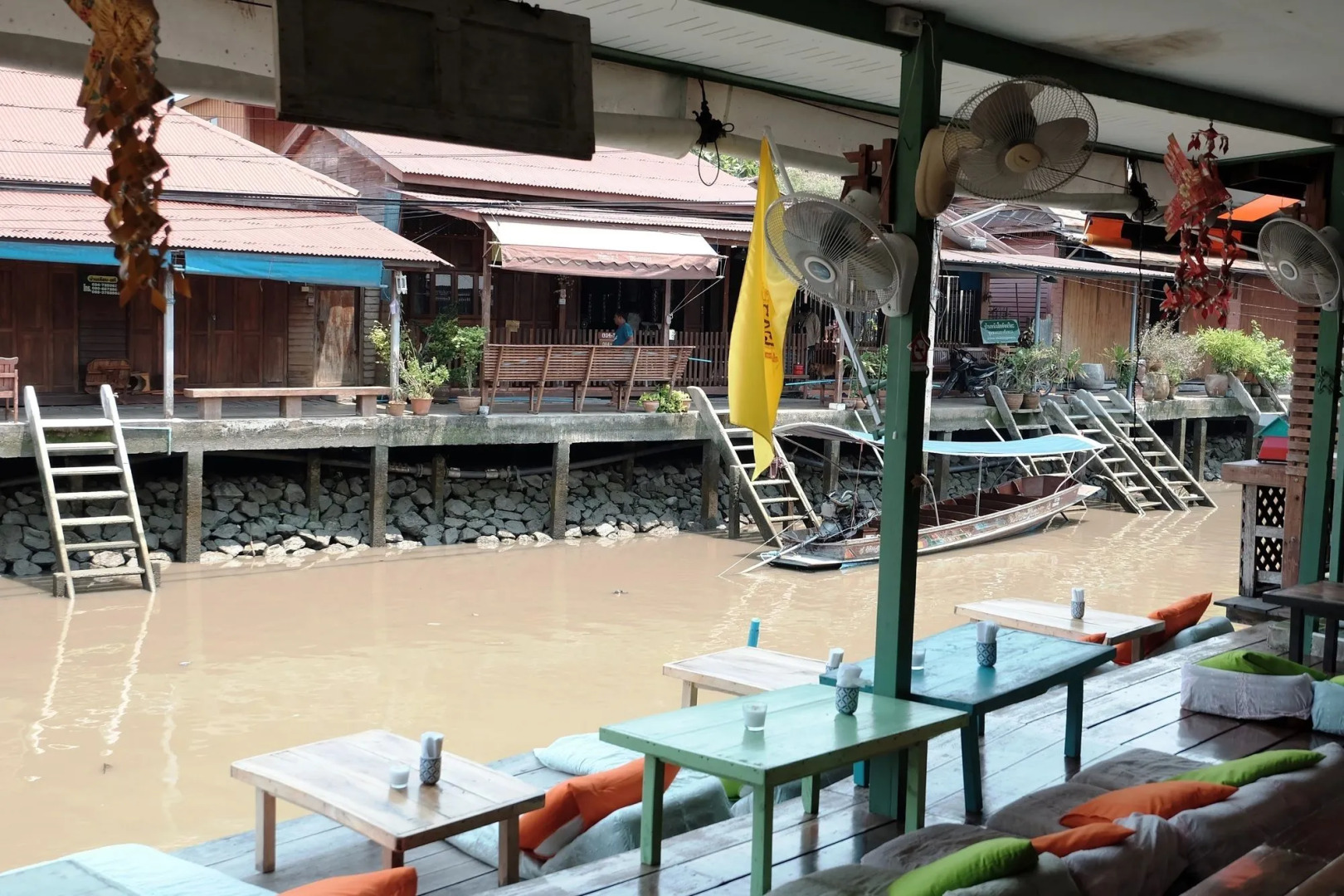 Baanrak Amphawa Homestay