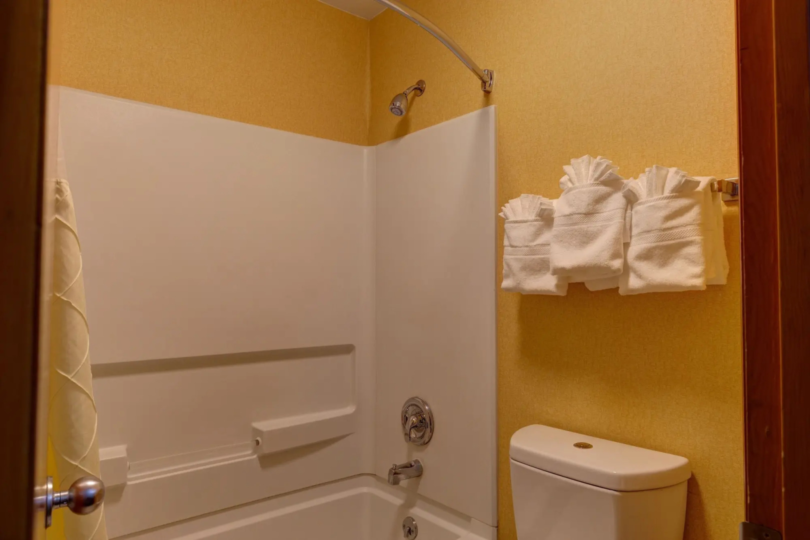 Deluxe Inn Fayetteville - I-95 Exit 49