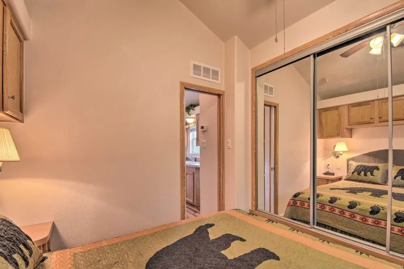 'the Cubs Den' Woodsy Highlands Home: Hike & Ski!