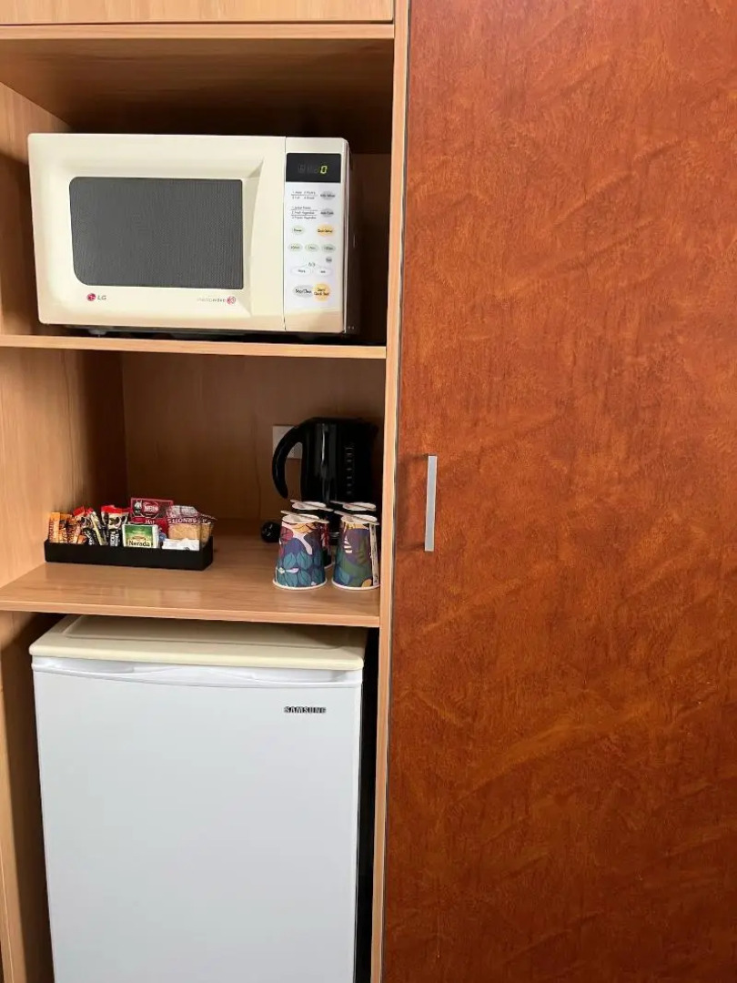 Country Roads Motor Inn