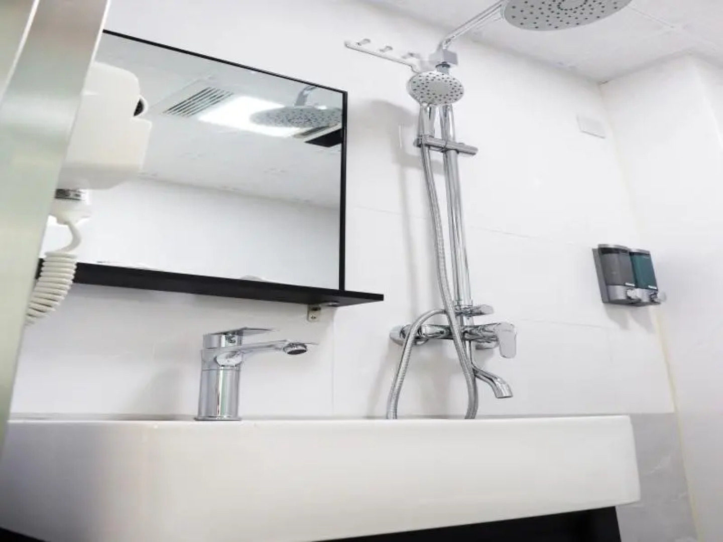 Shell Xizang Rikaze Jilong County Jilong Town Hote