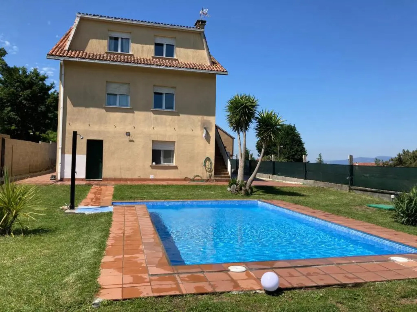 Finca A Cubeliña. Casa con piscina en la ría de Arousa