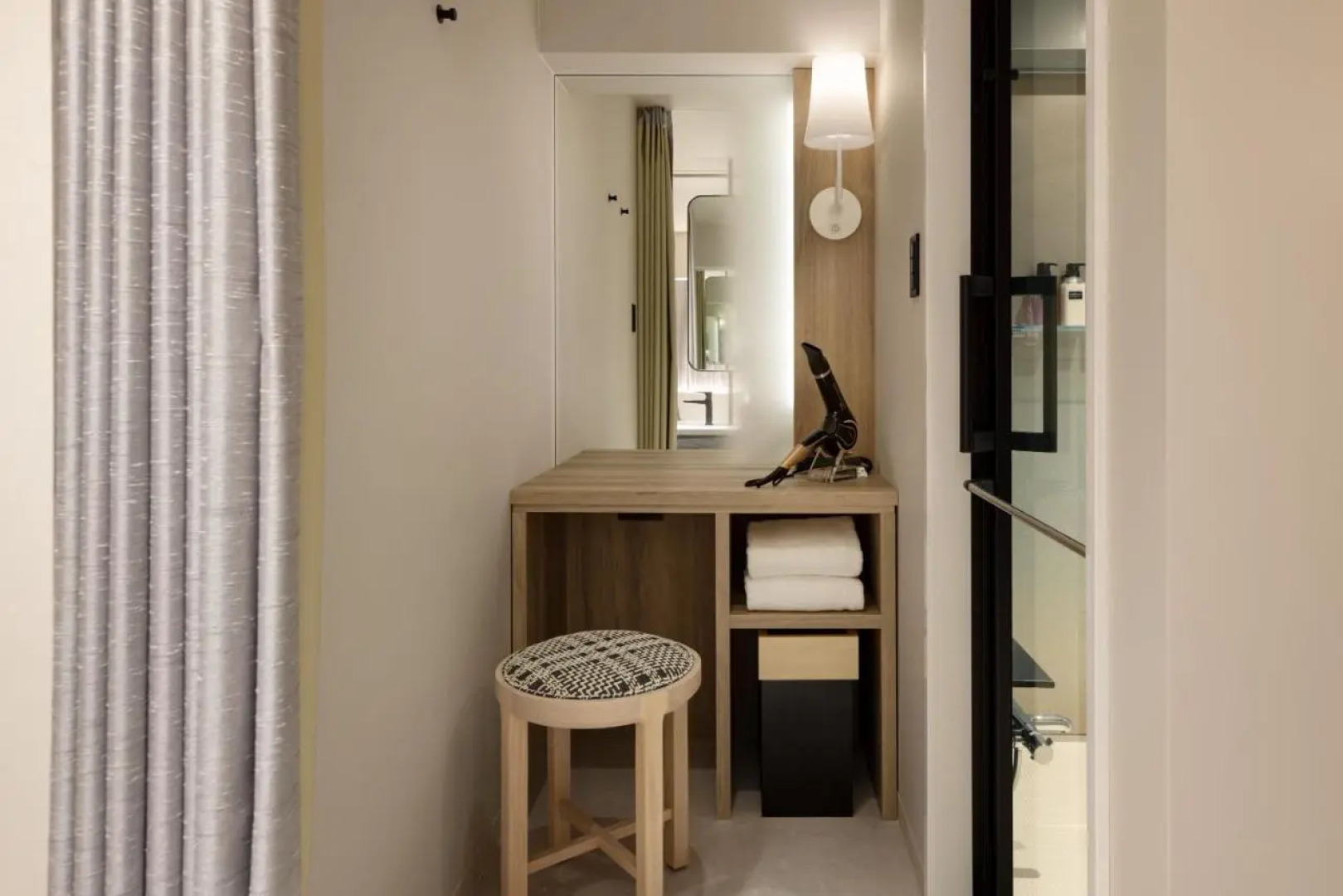 Отель The B Namba-Kuromon