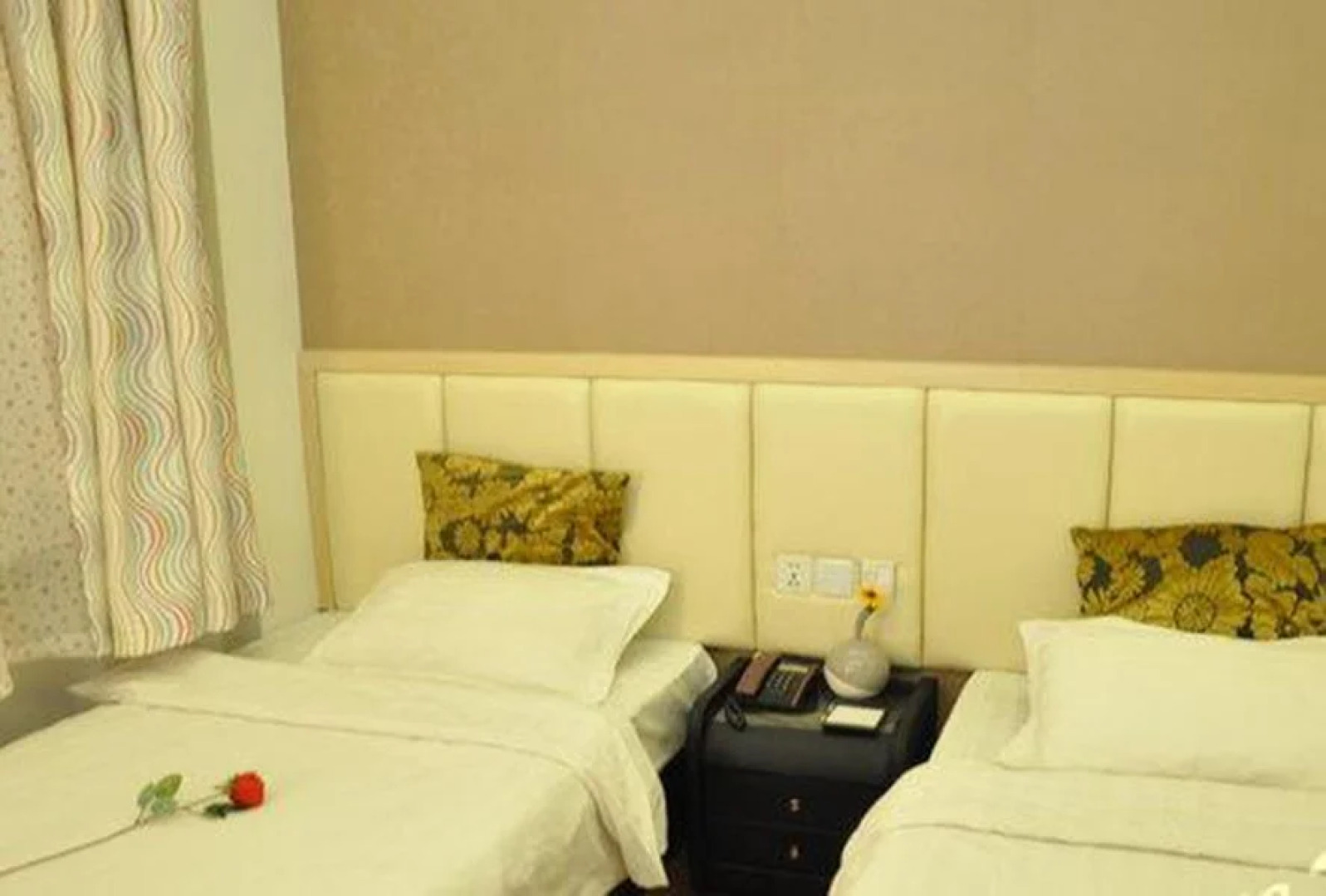 Dalian Seasons Urban Theme Hotel