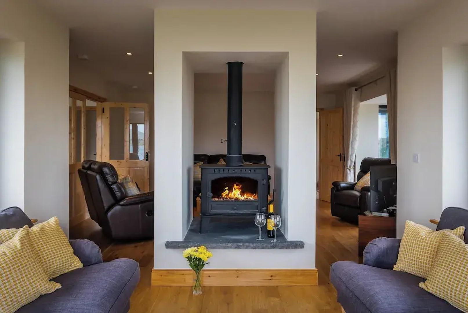 Luxury 4 Bedroom Holiday Home Overlooking the sea on Valentia Island