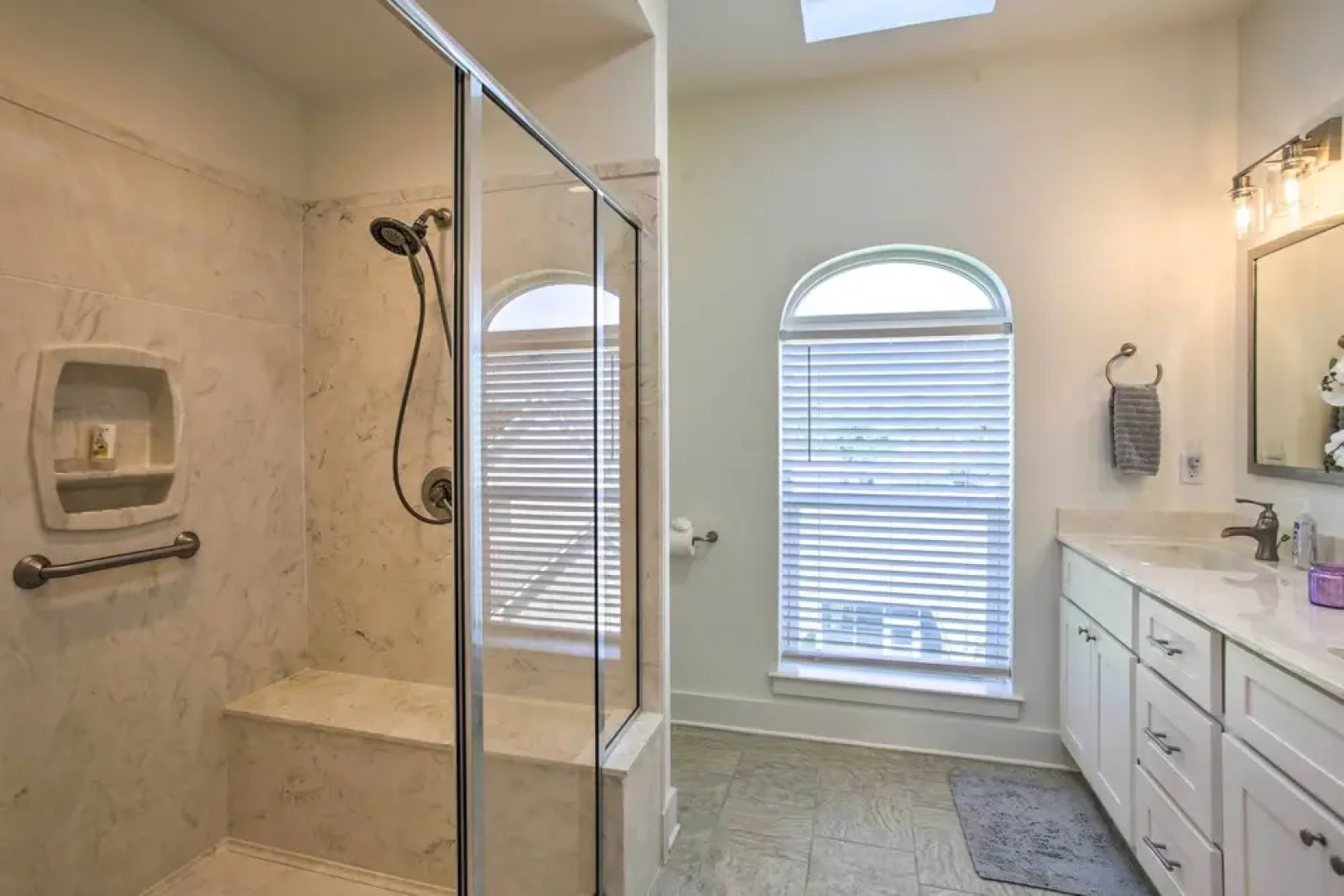 Waveland Abode w/ Patio, Walk to Beach!