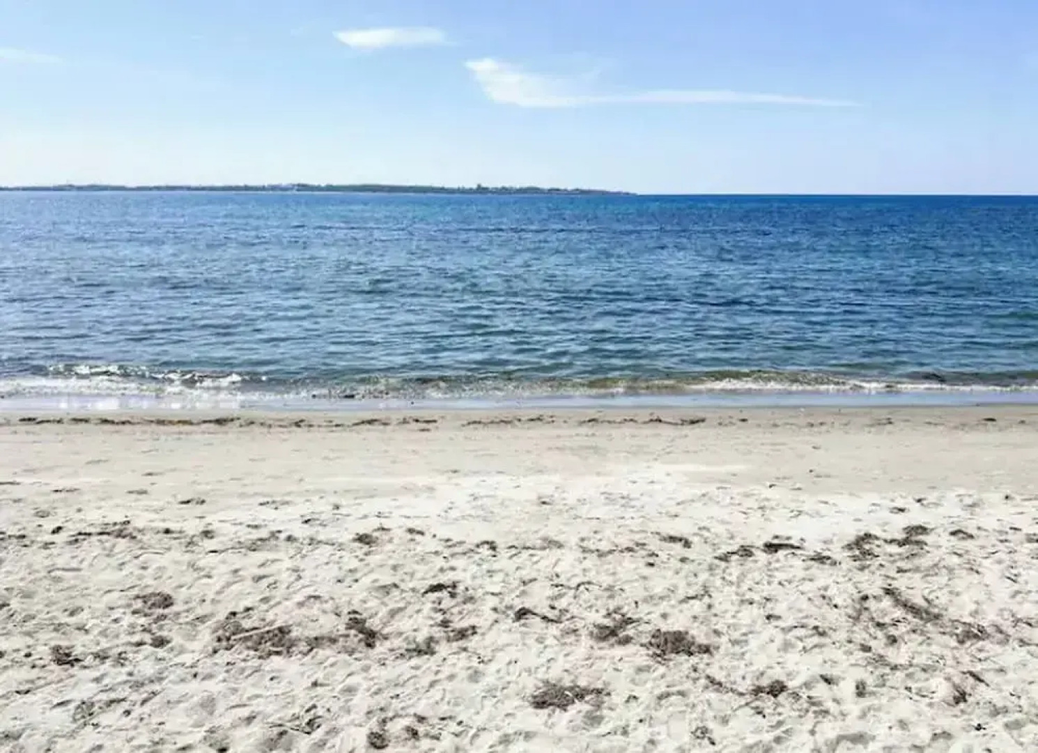 2BR Laid Back Apartment, Near Beach