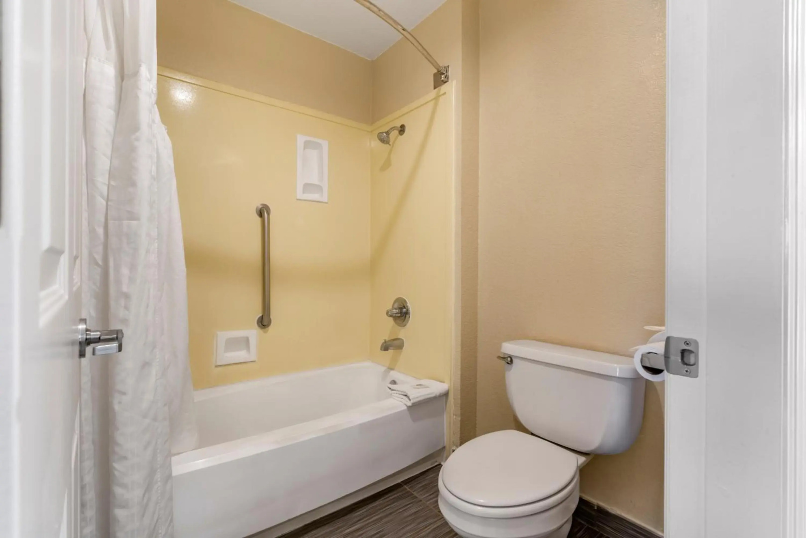 Comfort Suites Red Bluff near I-5