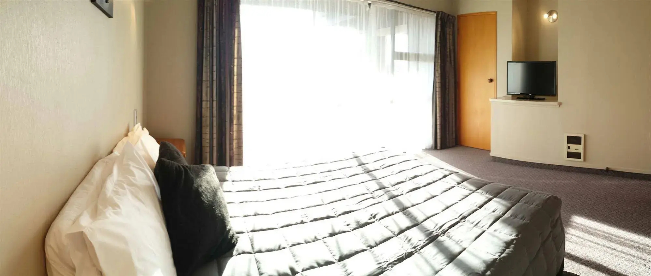 Aquarius Motor Inn