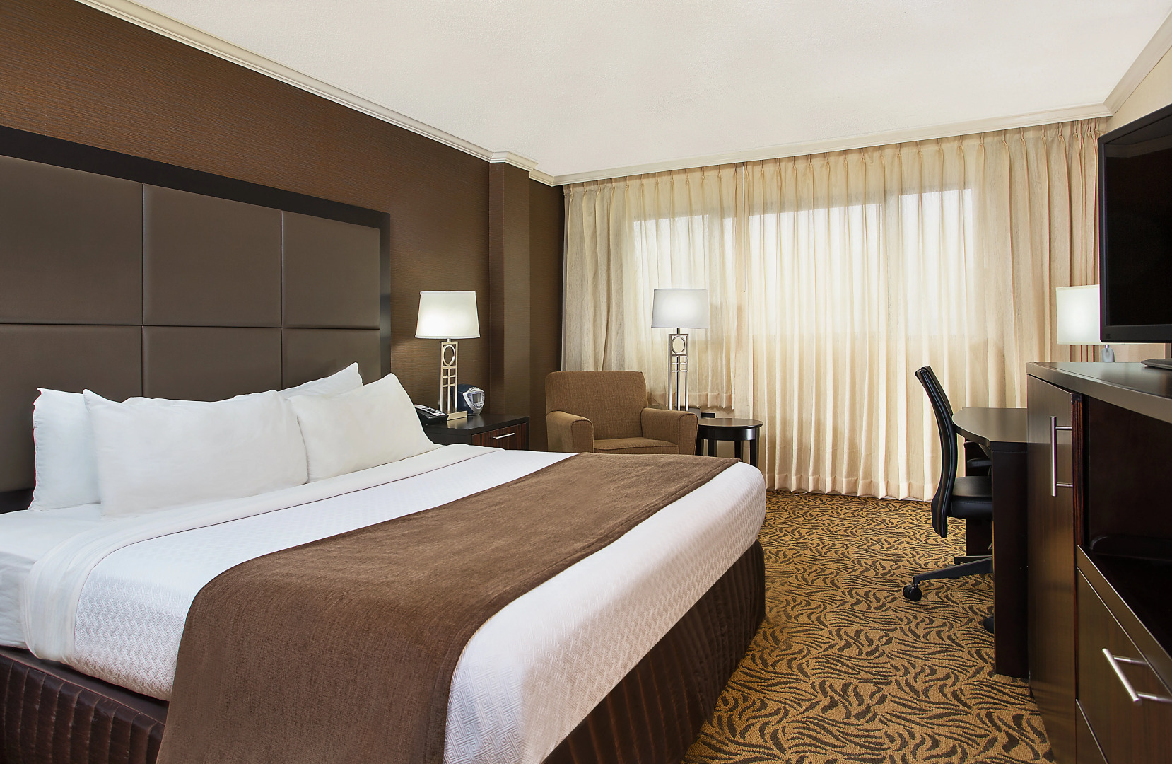 Crowne Plaza Knoxville Downtown University by IHG