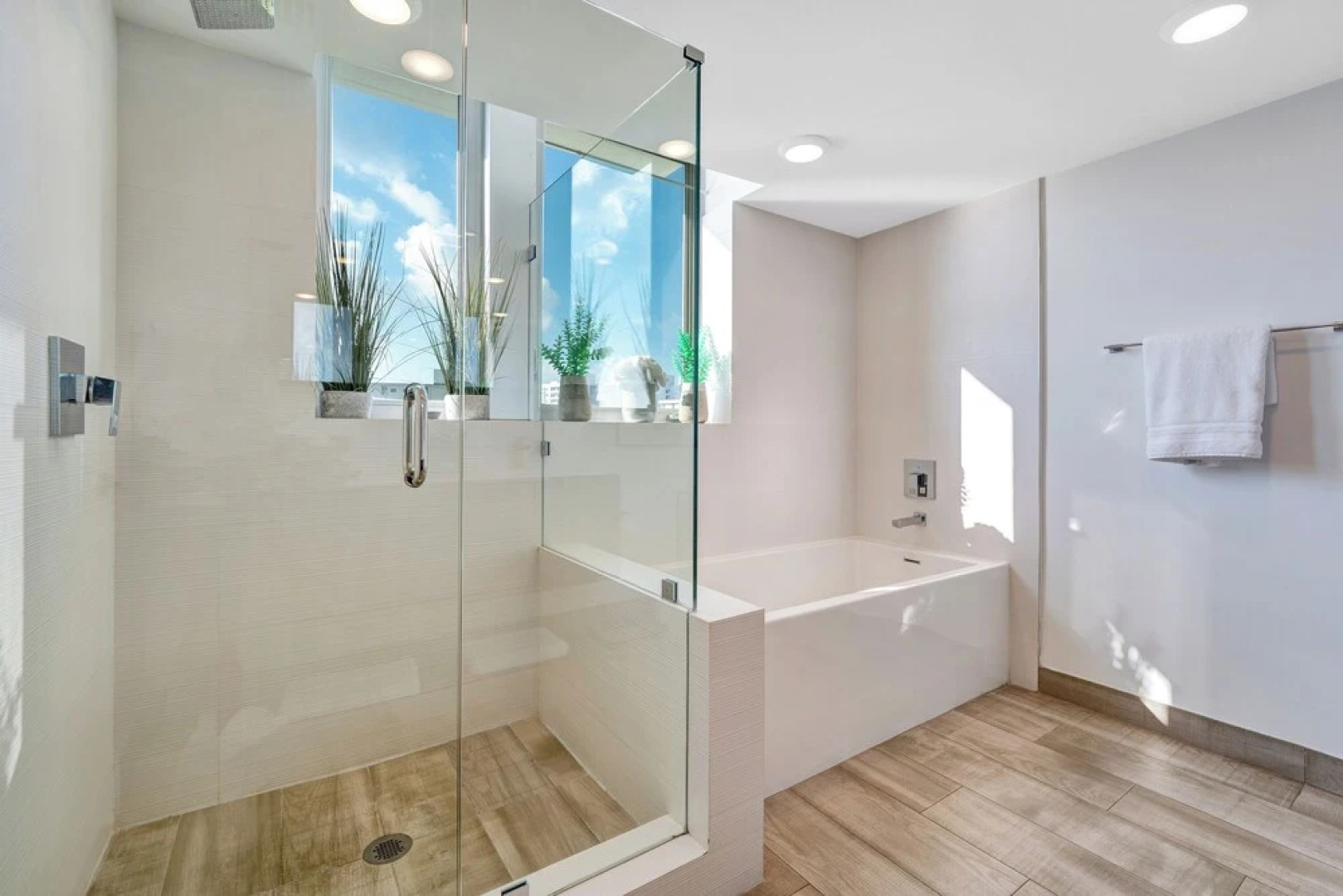 Stunning 2BR 2BA  Bay Harbour with Pool