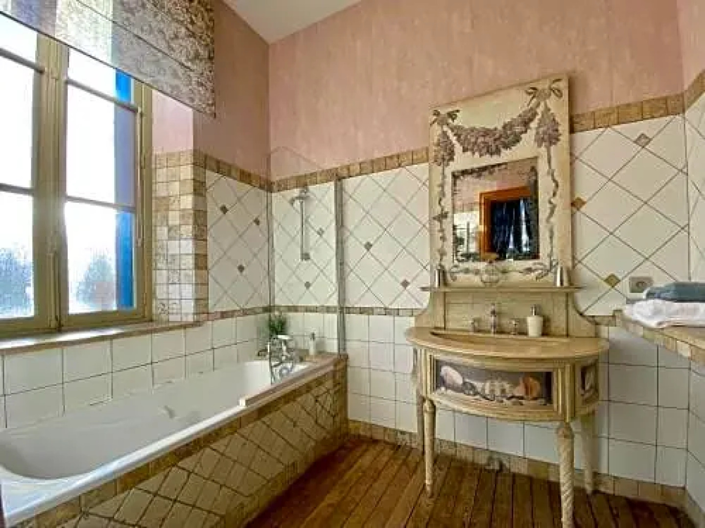 Demeure Saint Louis, cité 10mn à pieds, piscine chauffée, Clim AC, Parking privé