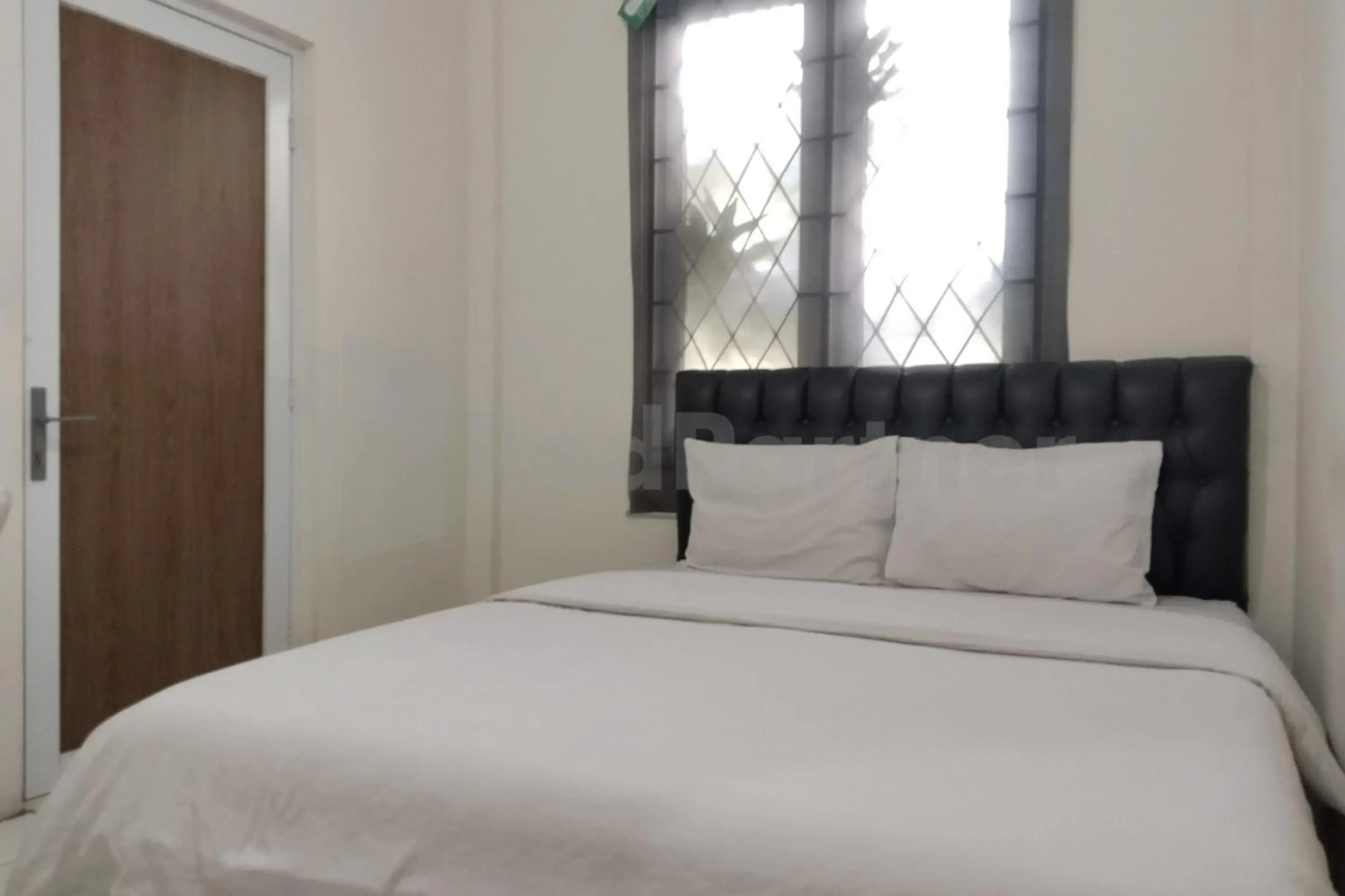 OYO 2975 House Of Mahira Syariah