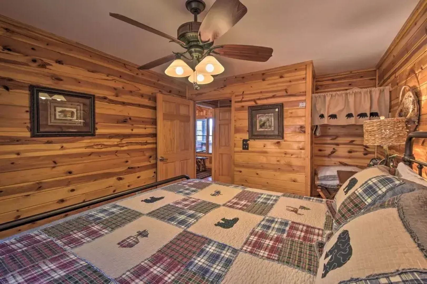 Rustic Cabin w/ Hot Tub: 2 Mi to Unicoi State Park