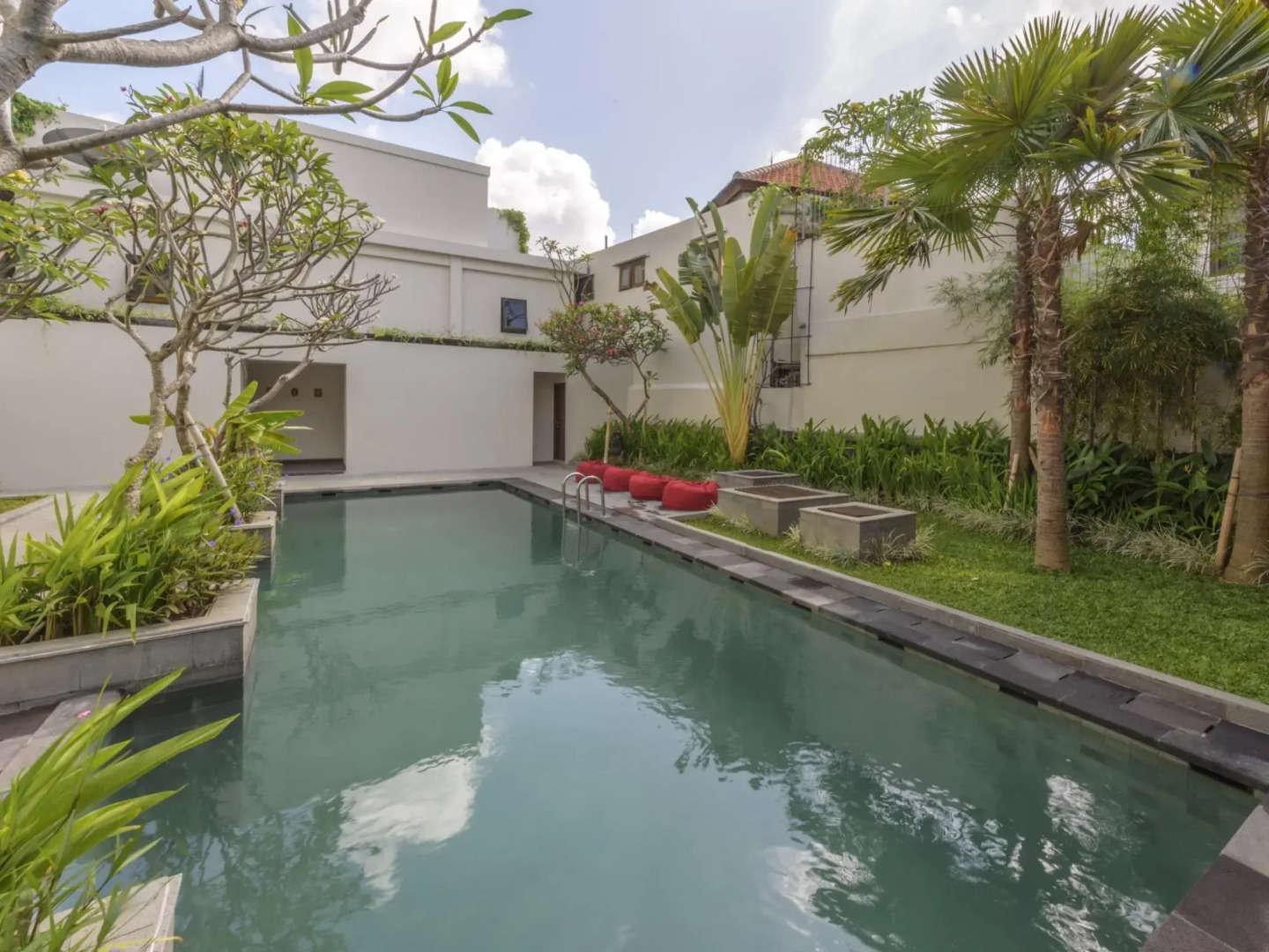 Hotel Dafam Savvoya Seminyak