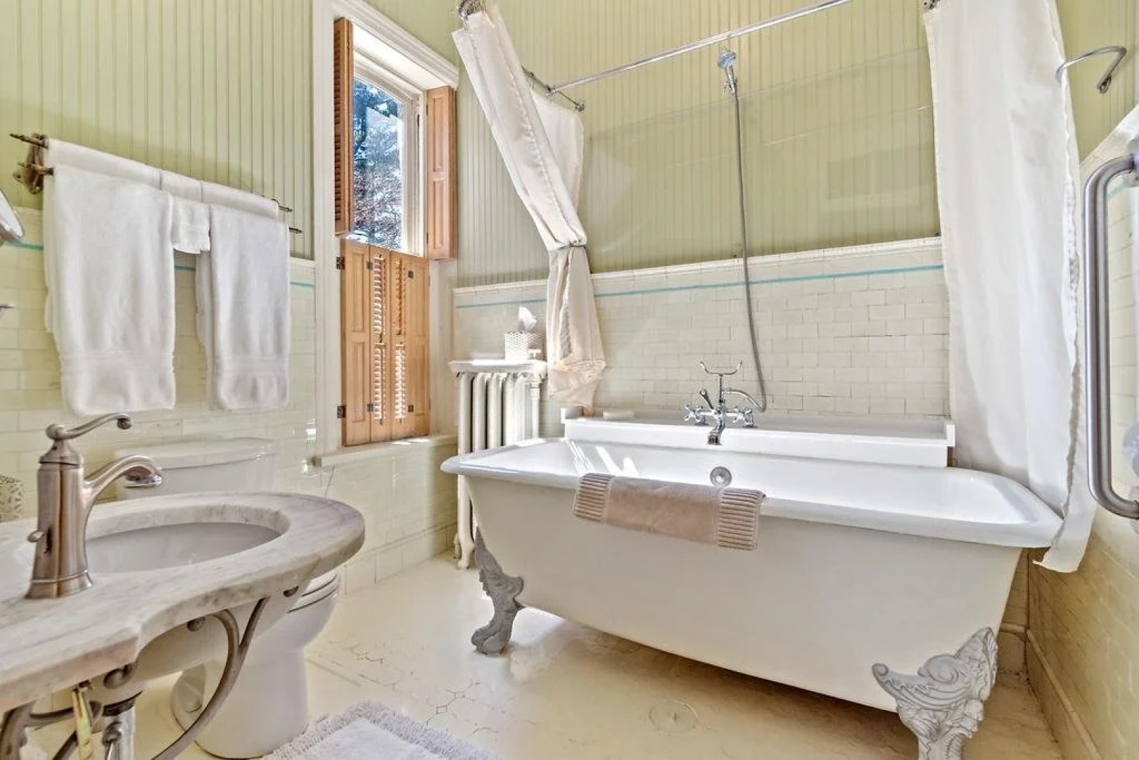 Lovelace Manor Bed and Breakfast