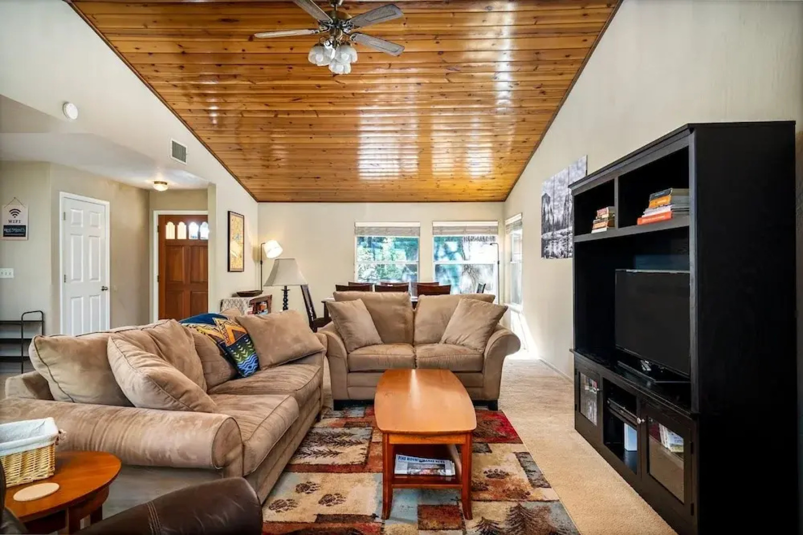 Wolf Den - Check out the Beach, Country Club, Golf Course Enjoy the Wifi, Central Heat and Air Conditioning. Near Yosemite by Redawning