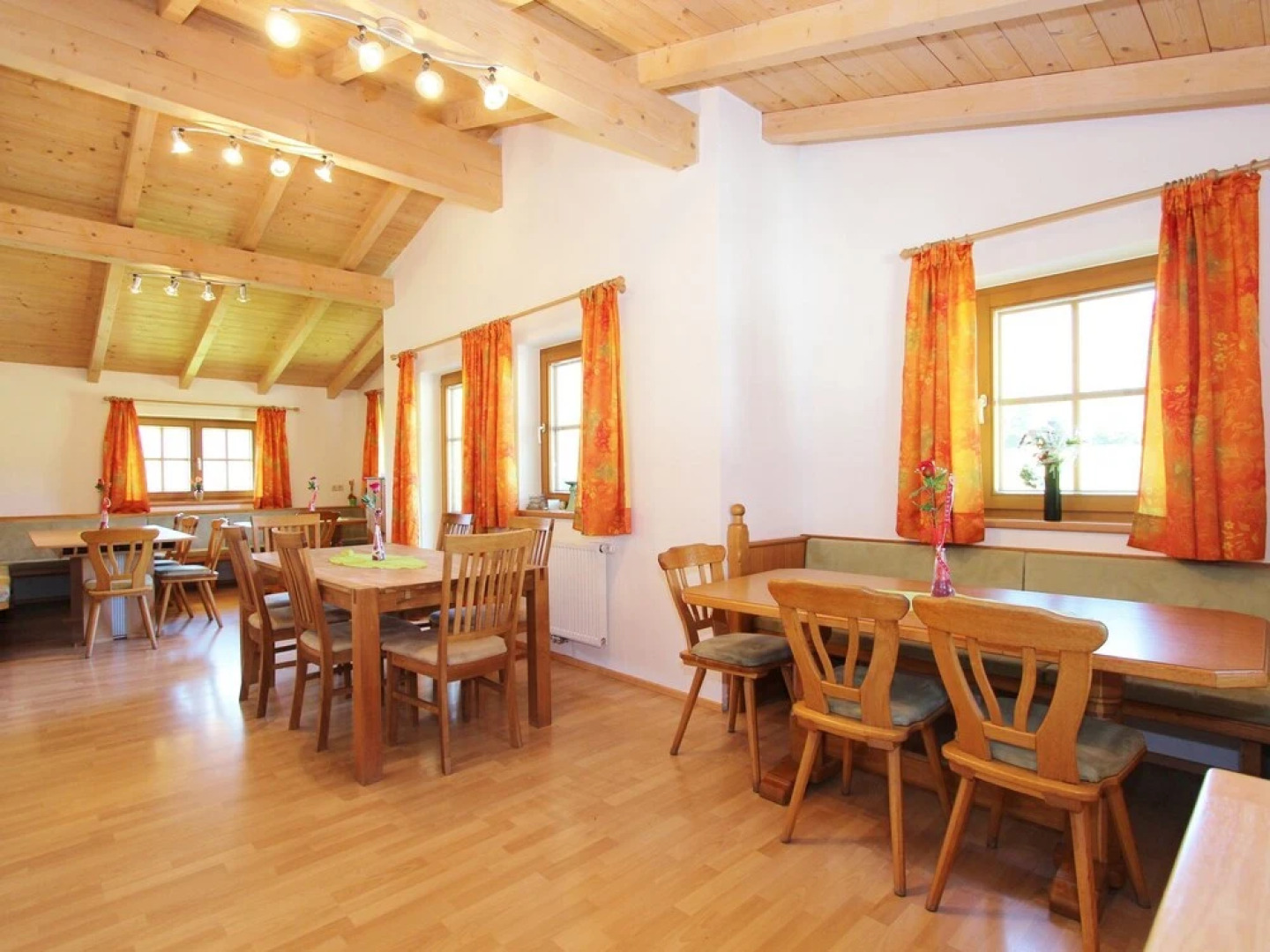 Spacious Apartment in Neukirchen am Großvenediger With Pool