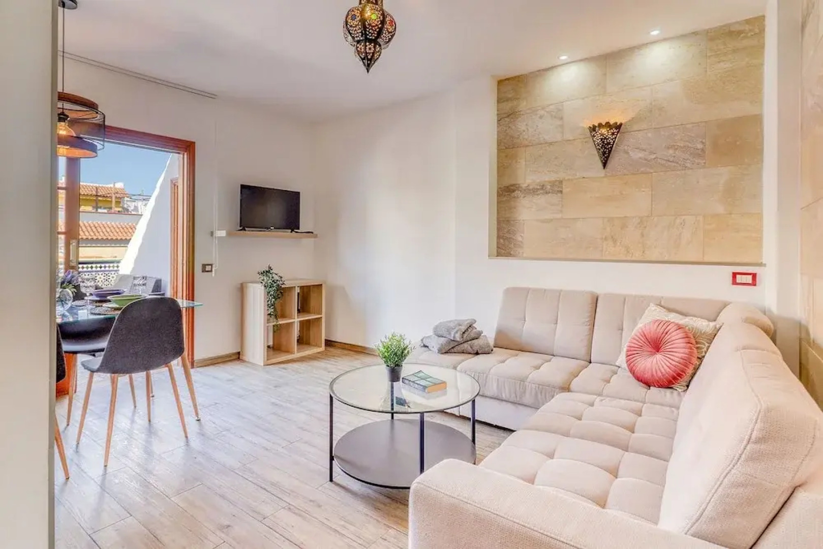 Retreat w Ocean Views Private Parking Ensuite