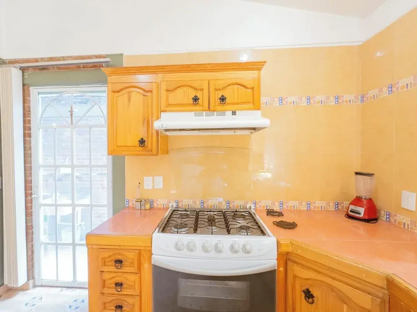 New Family House. Pool & BBQ Area