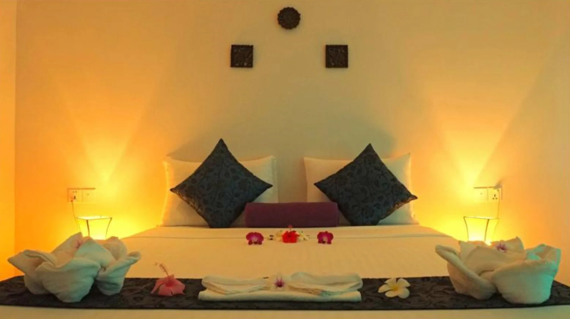 Two Moons Hotel - Hostel