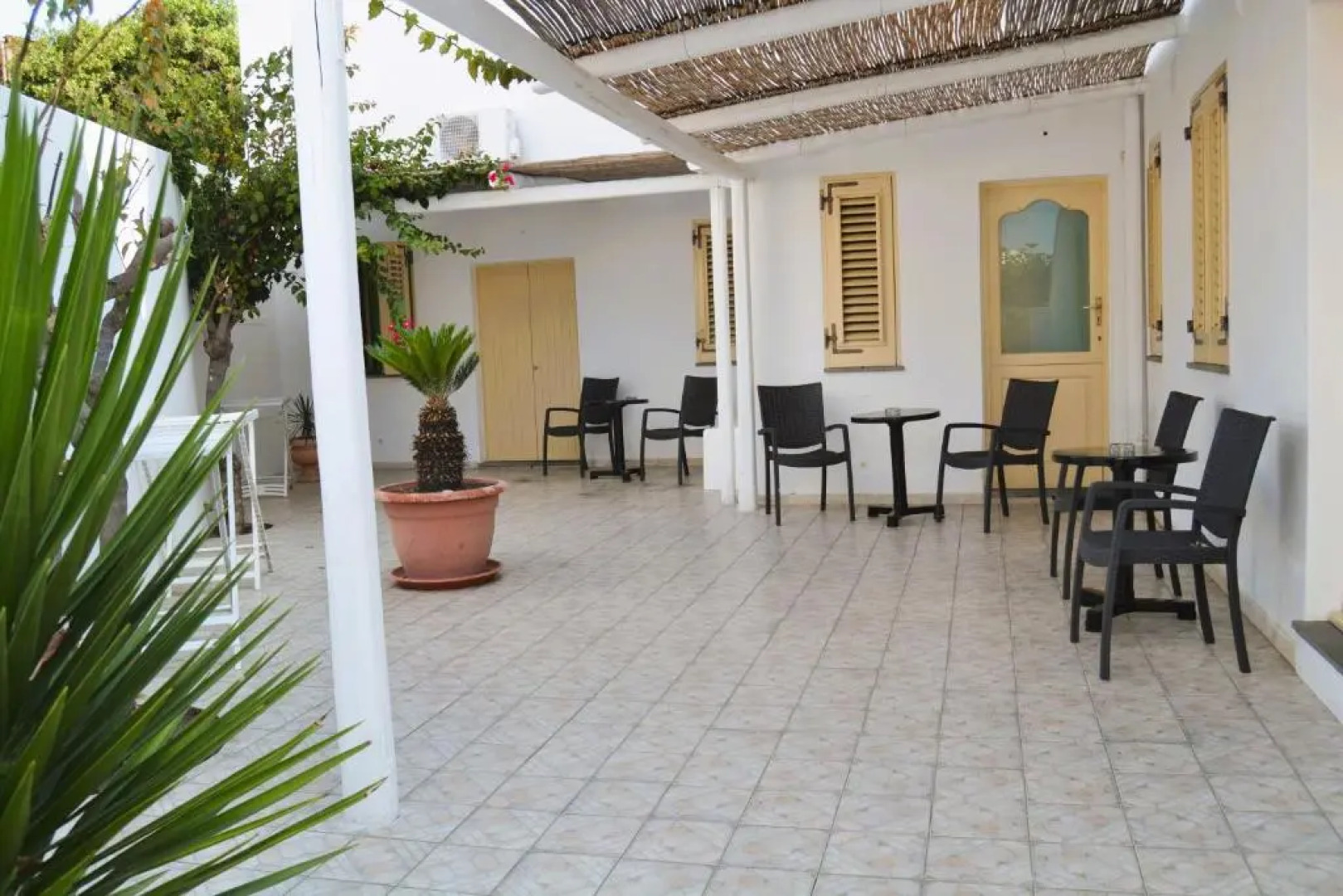 Stromboli Central Family Apartment - 3 Double Rooms