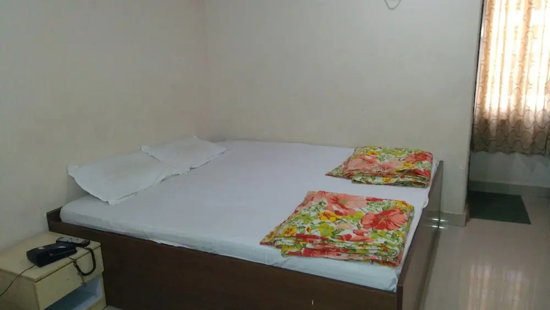 Iroomz NVR Hotels Luxury Redefined