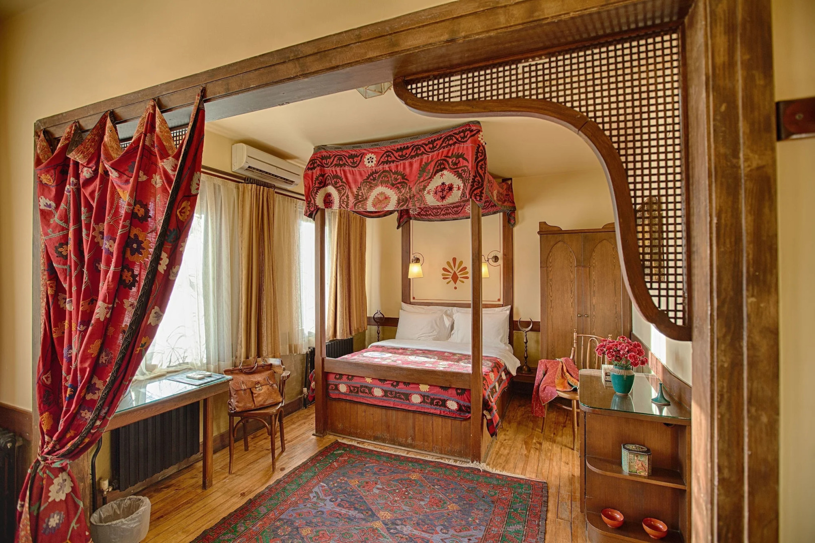 Hotel Empress Zoe
