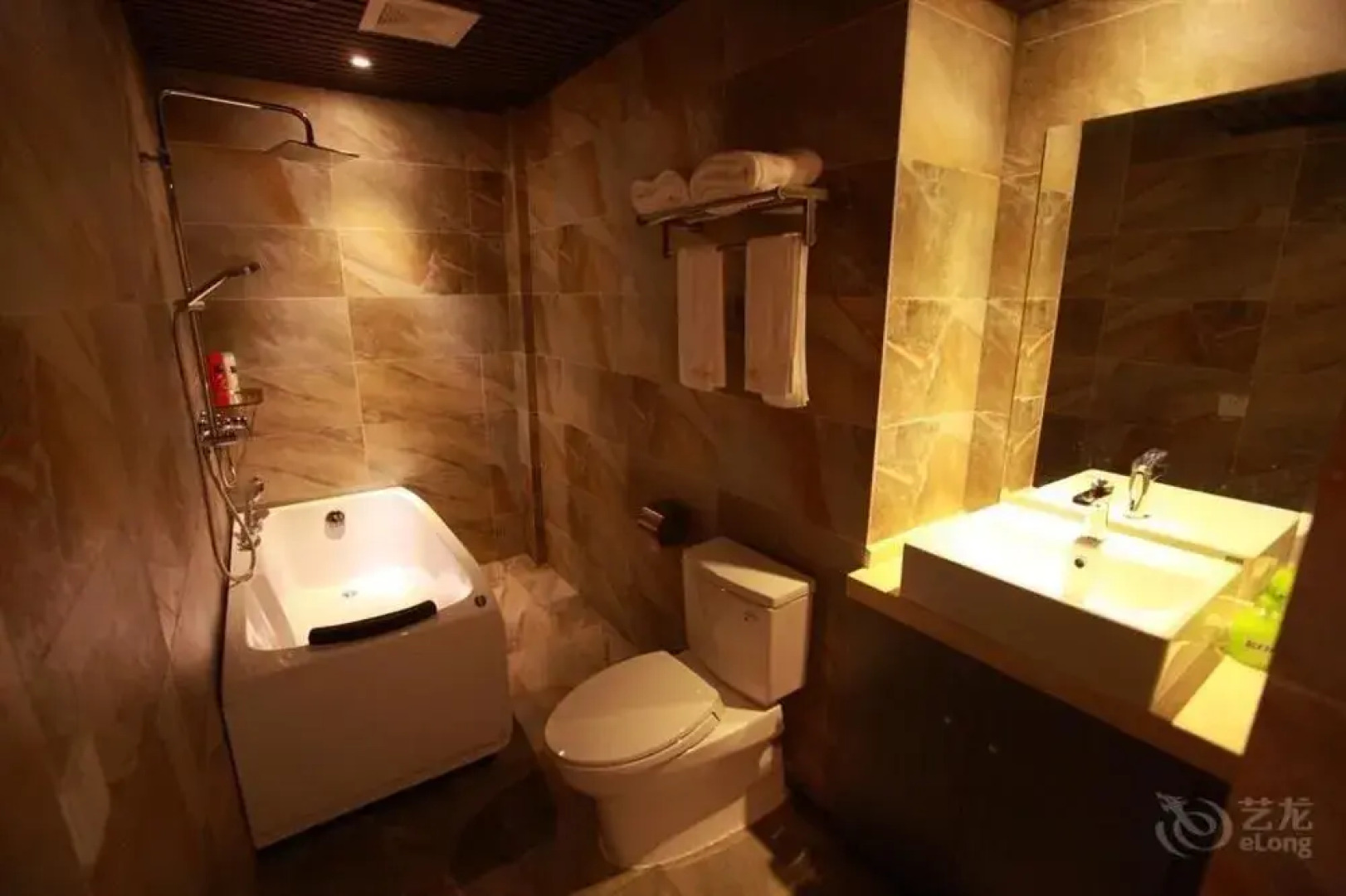 阳光纳里客栈(开封清明上河园店)