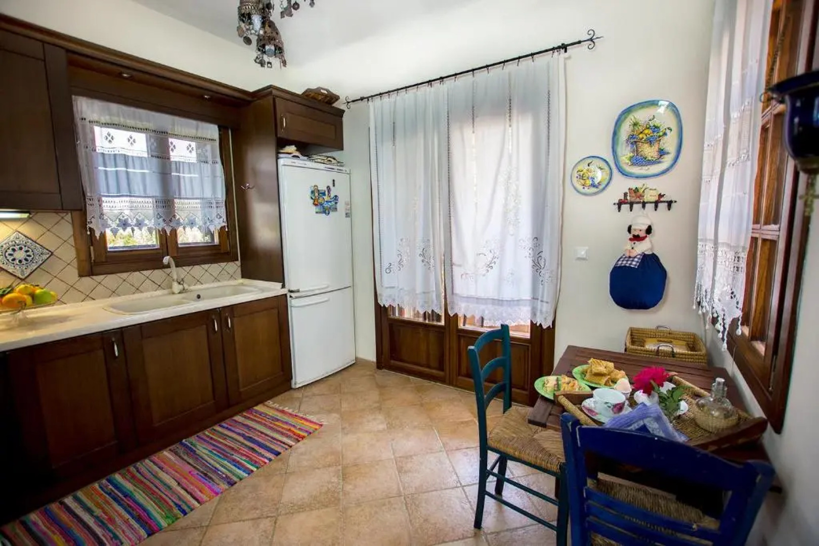 Rustic, luxurious,garden villa 70m from the sea