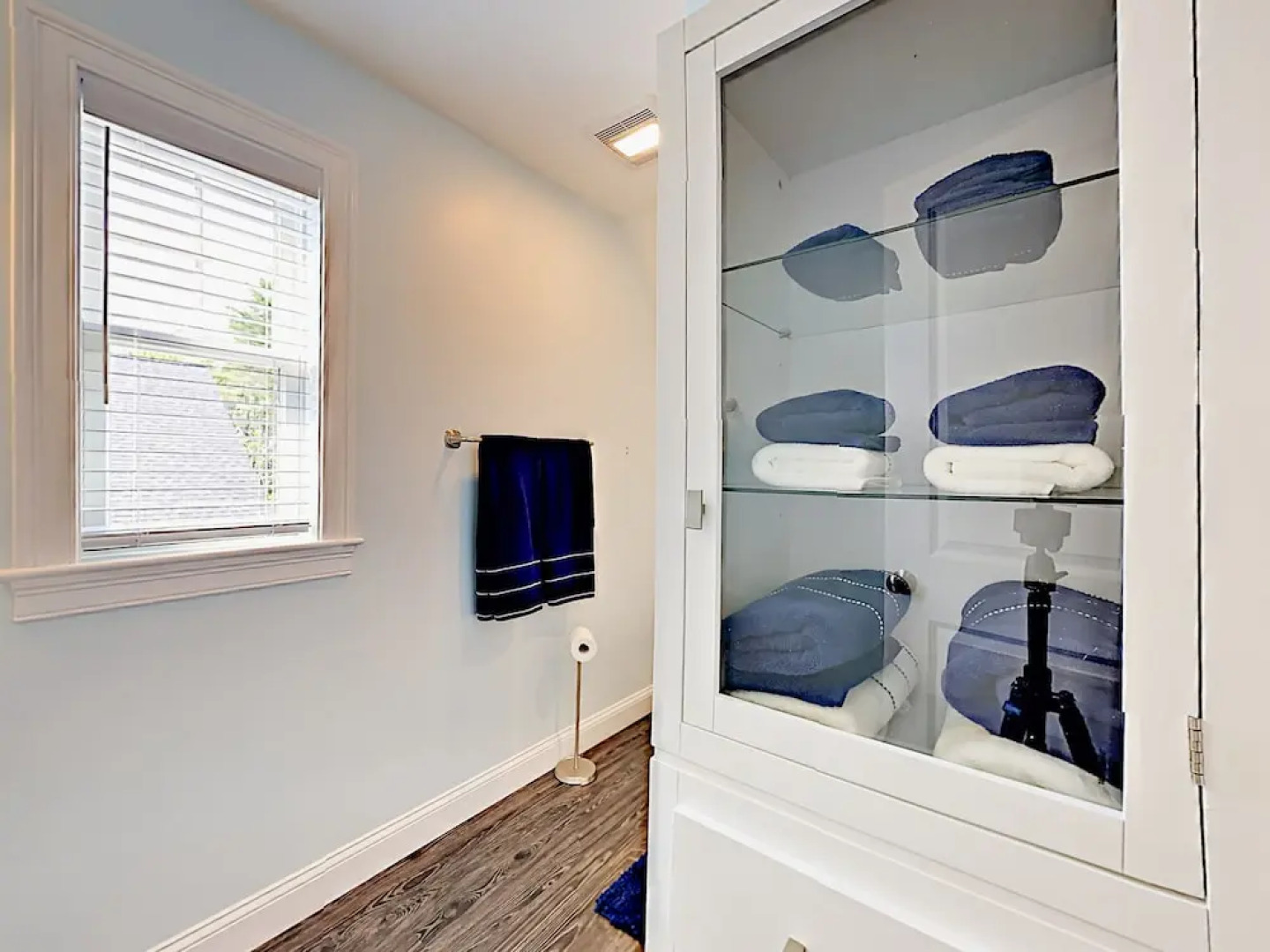 1976 Portland Road Cottage Unit 3 Porpus Place 2 Bedrooms 2 Bathrooms