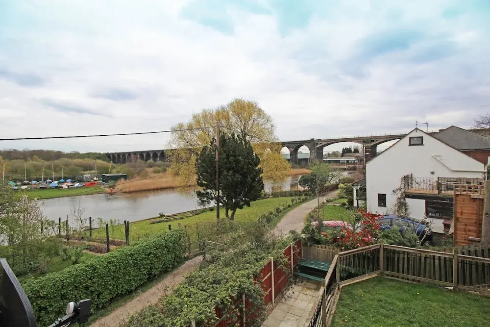 3 Bedroom Holiday Home With River Views