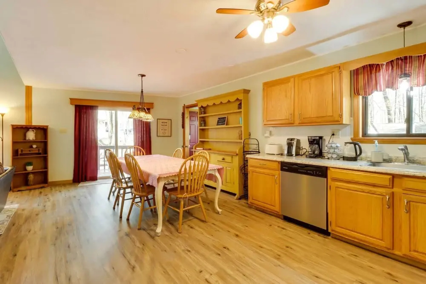 Spacious Pocono Lake House Near Skiing & Swimming!