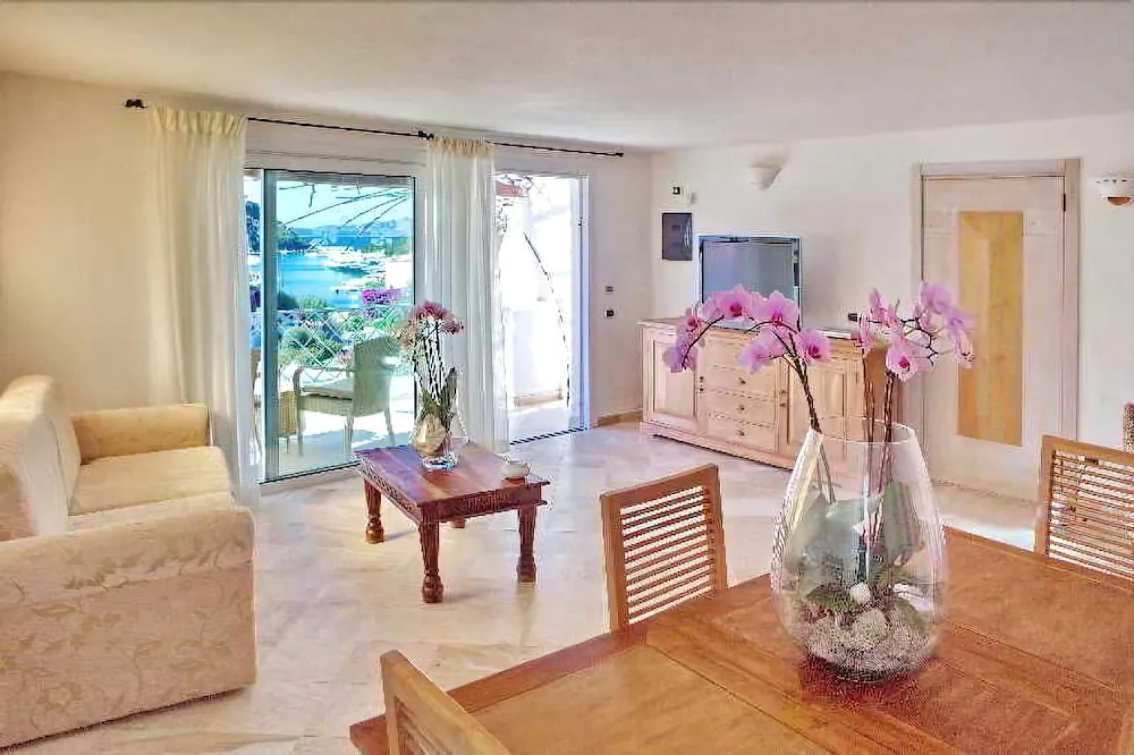 Residence Living Poltu Quatu