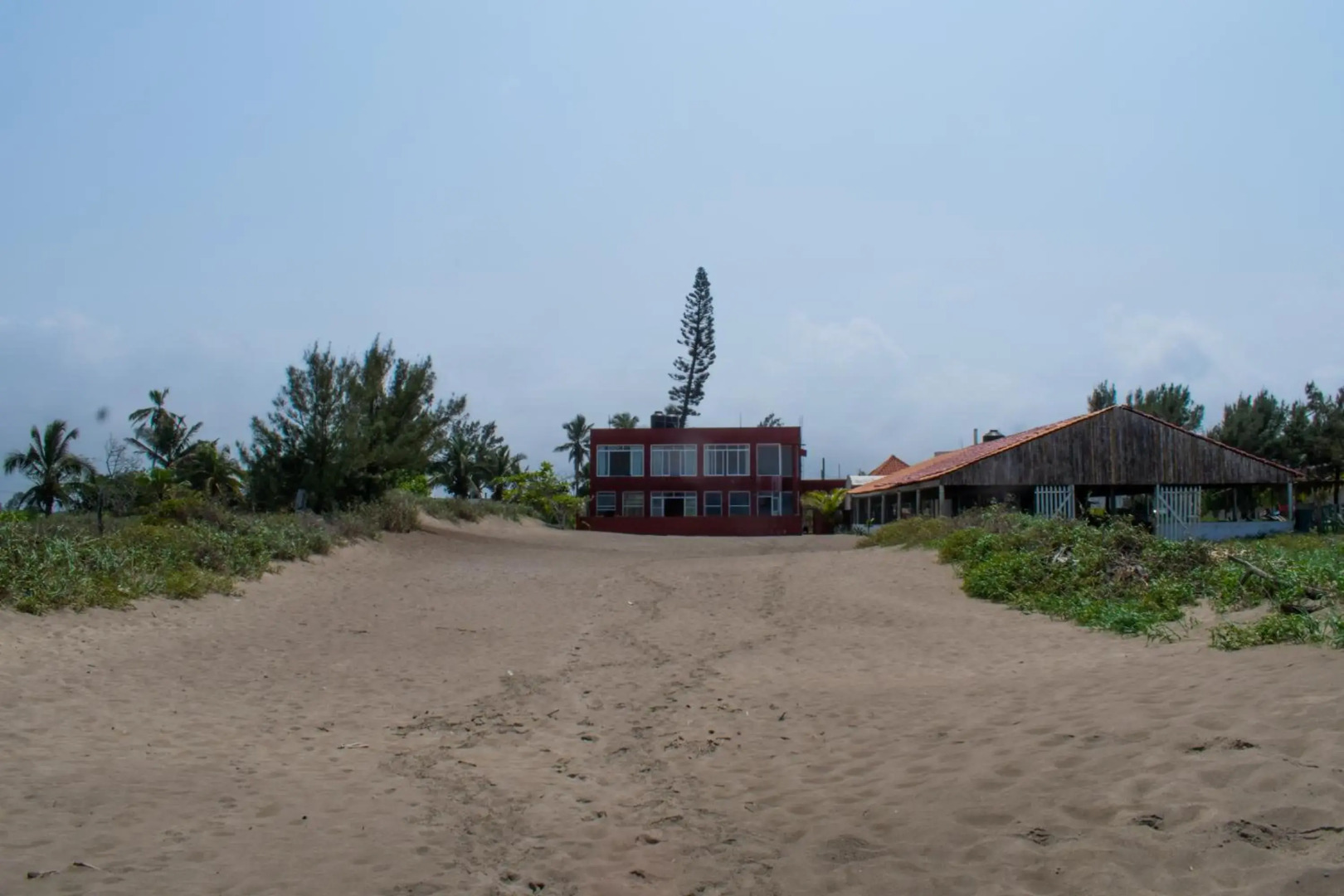 Casa Roja, Tecolutla (frente al mar)