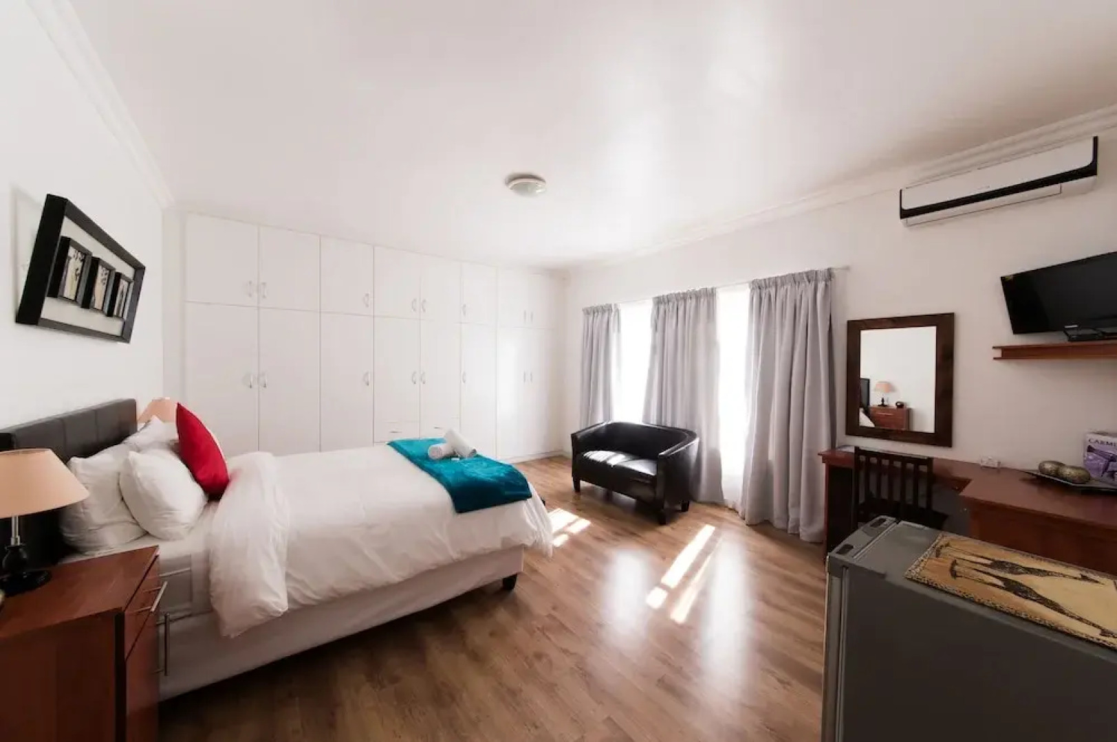 Nama White Guest House