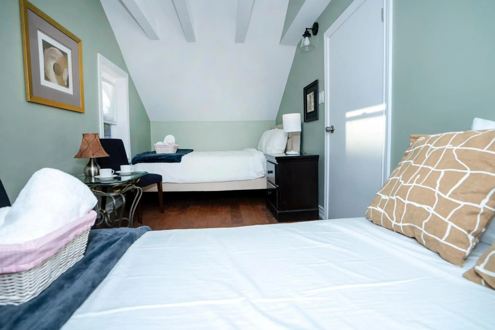 Cute 2-story, 2-bdrm Loft, Mins to Beach and Lake