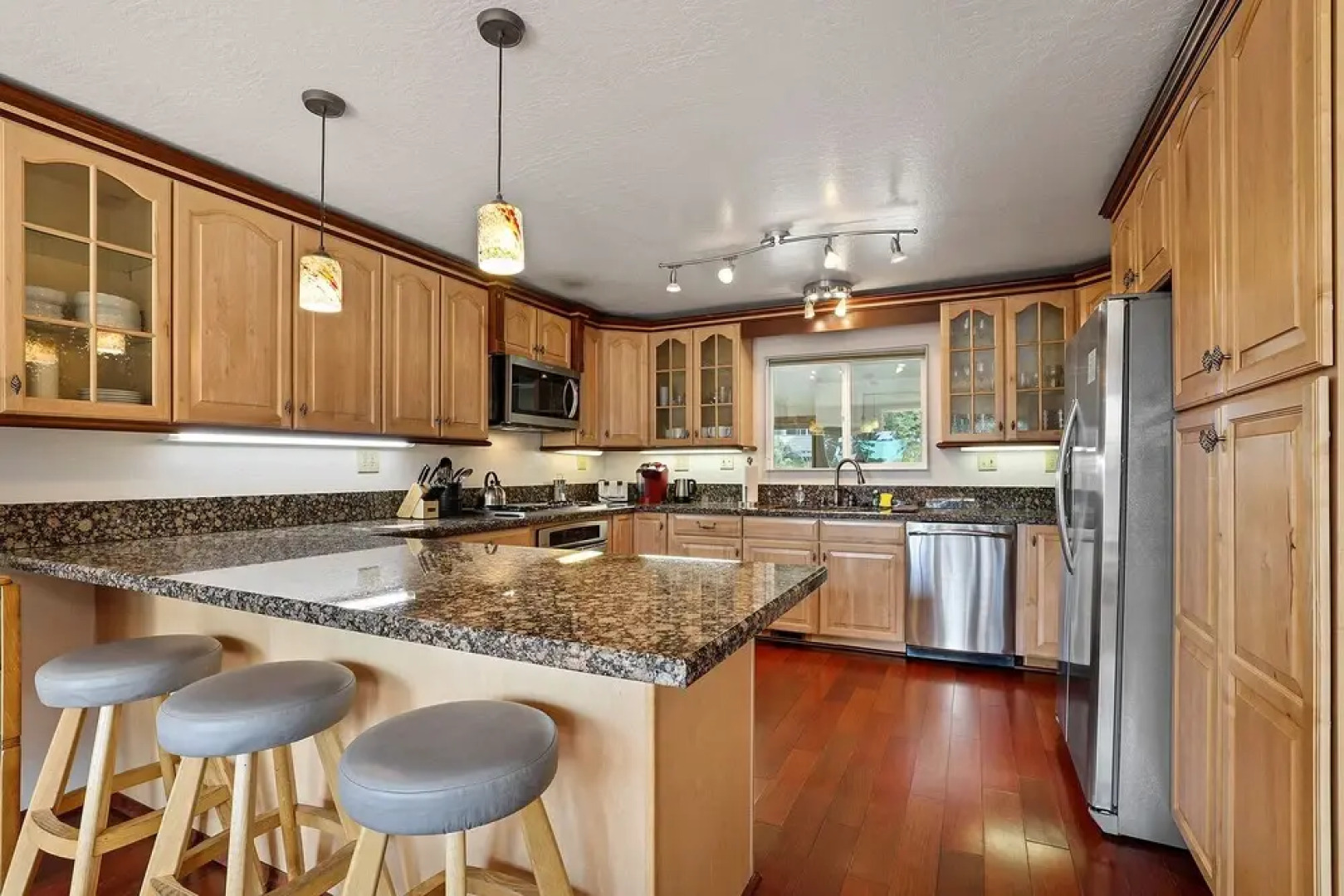 Hall Court Manor - Hot Tub, Pet Friendly, Pool Table!