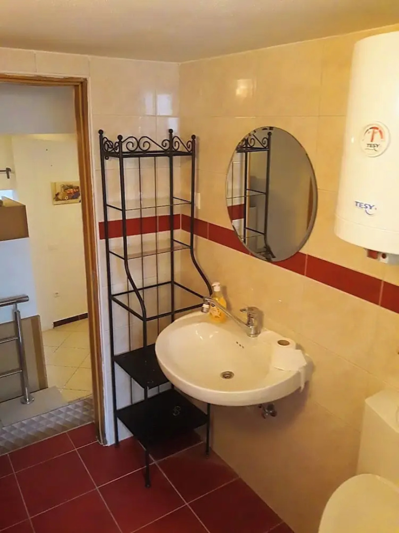 1 Bed Flat - Sleeps 2 - Parking - Wifi