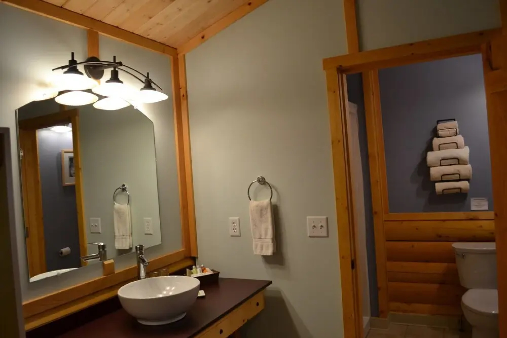 Tonglen Lake Lodge
