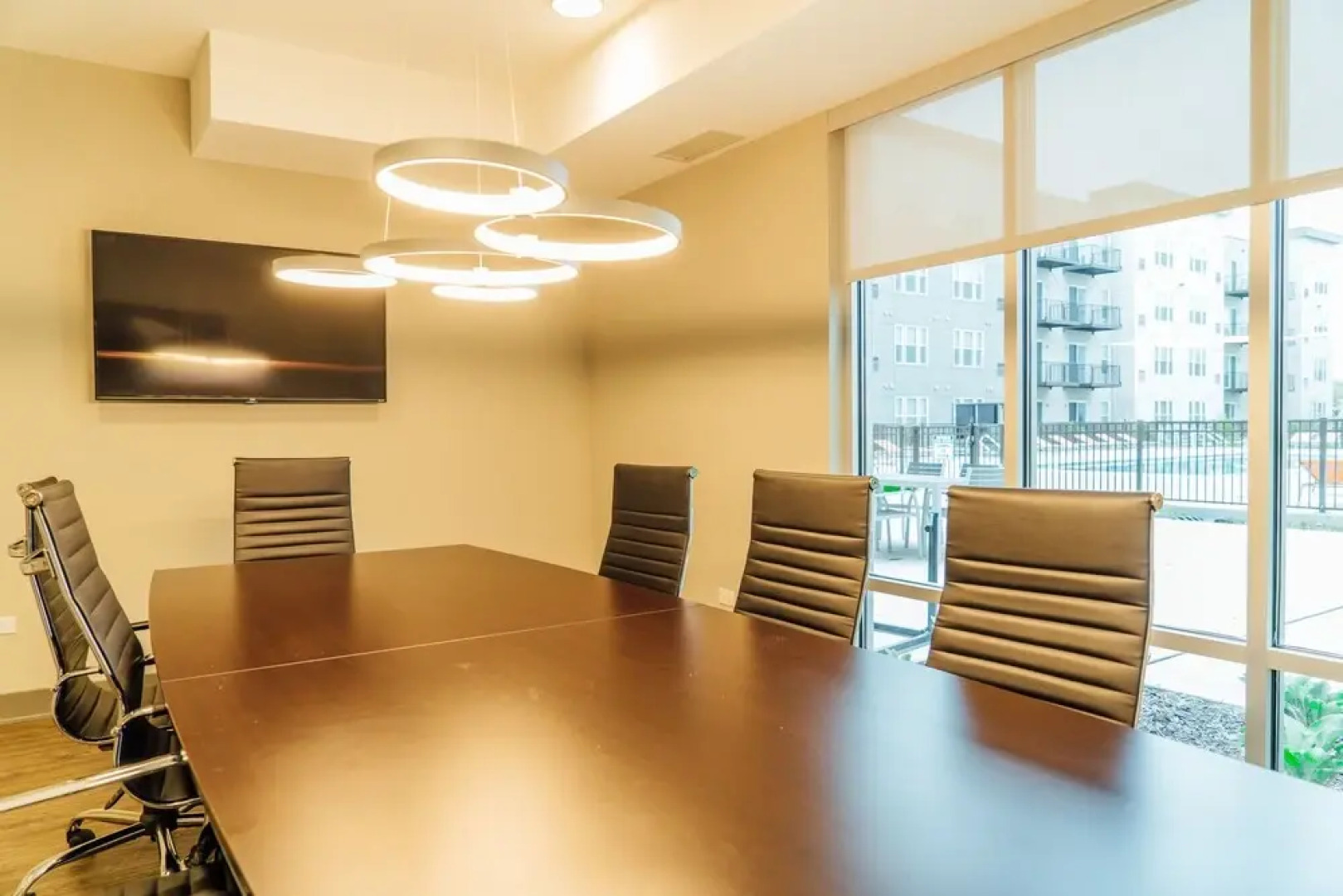 Bright Stylish 2BR Apt in Oak Brook