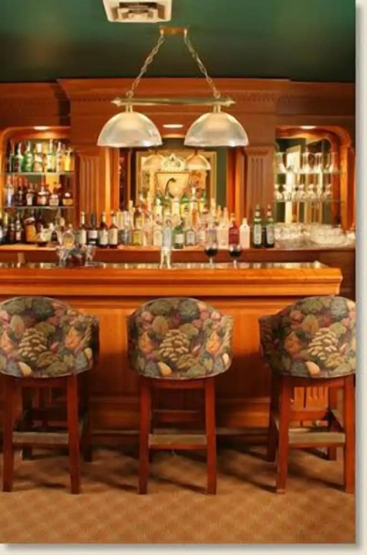 Crestmont Inn