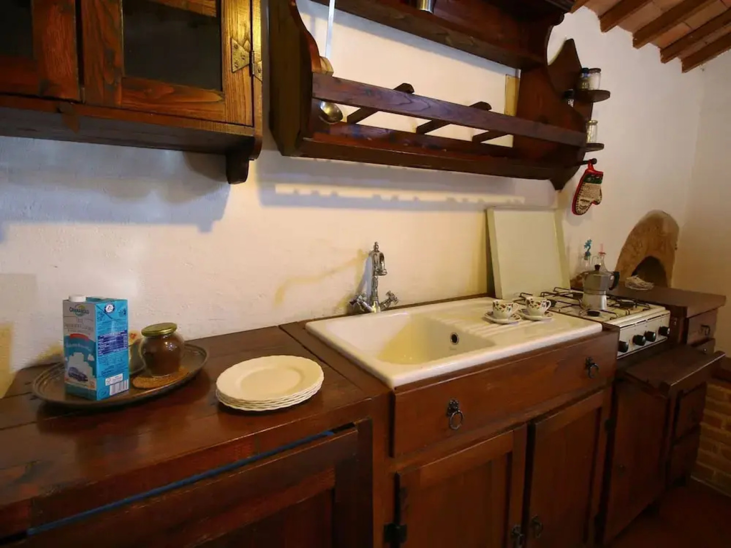 Umbria's Poolside Charm