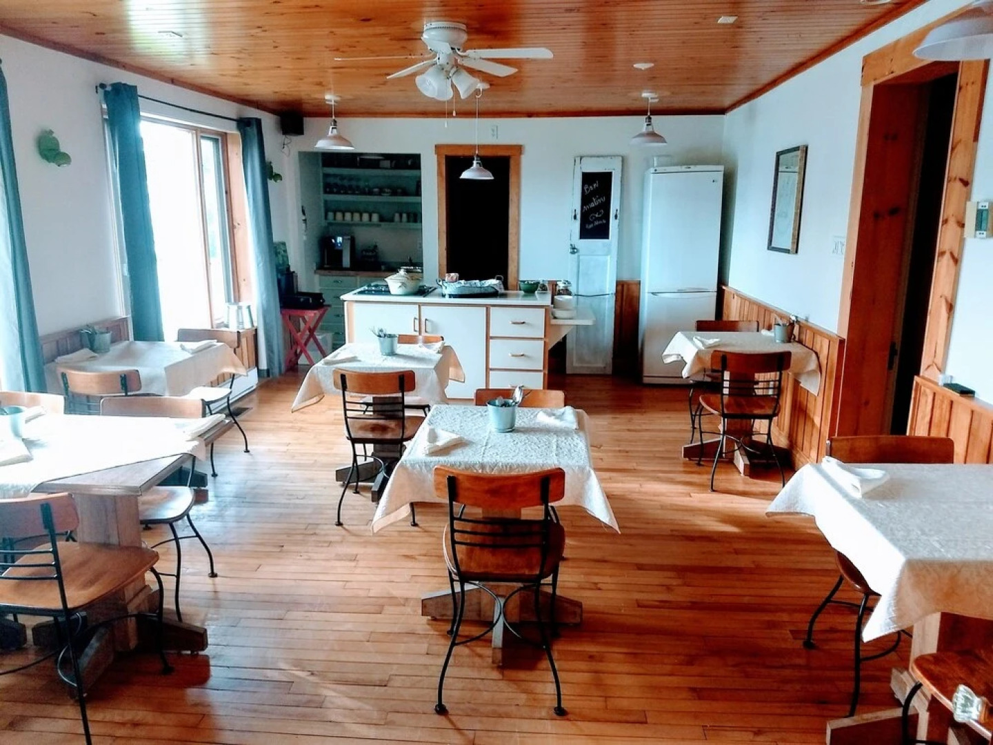 La maison Rose Alma Couette et Café