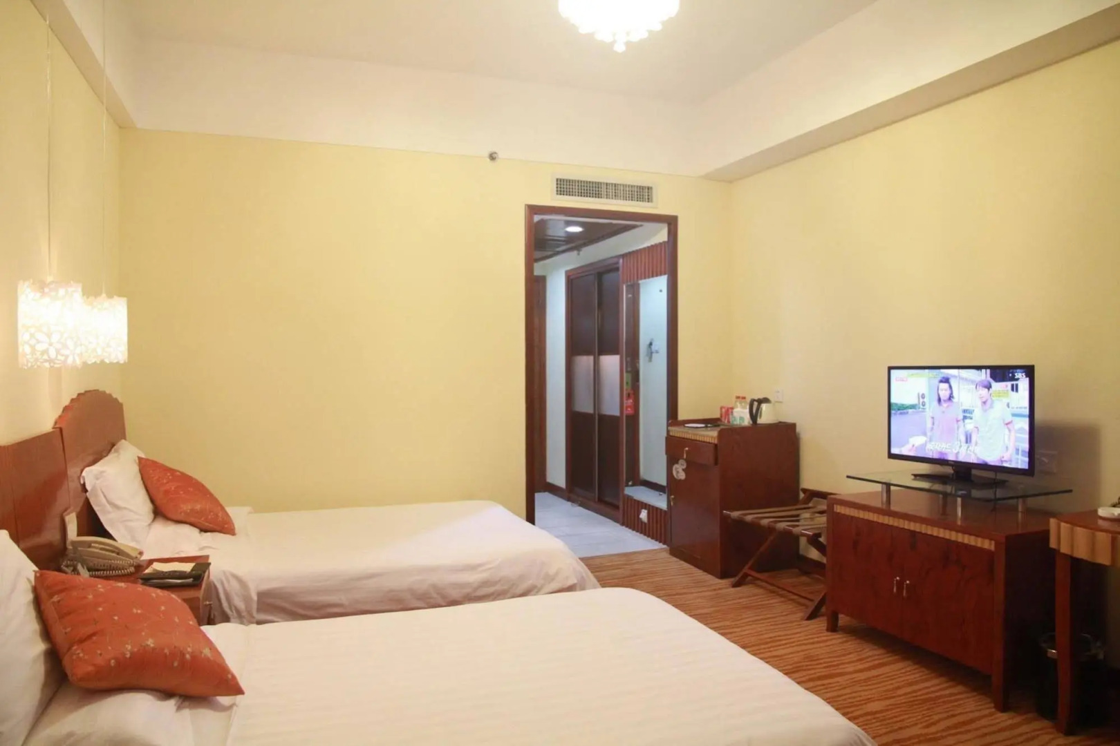 Hongkou Business Hotel