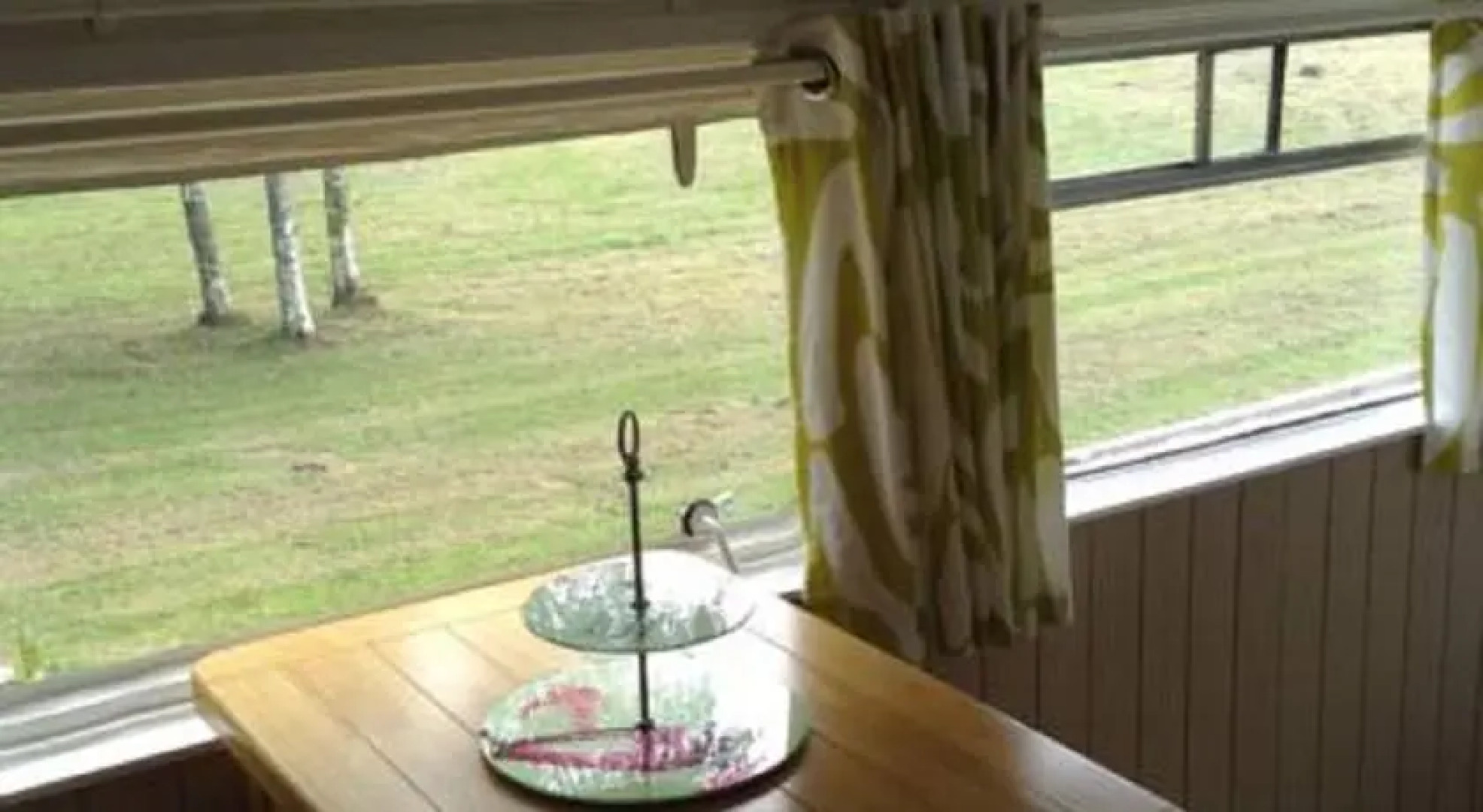 Bed and breakfast Lakeside Vintage French bus