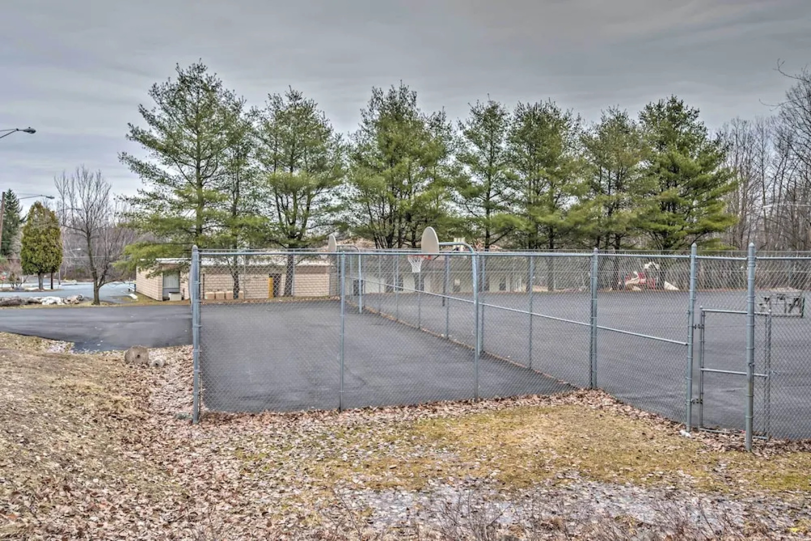 Charming Emerald Lakes Cottage w/ Hot Tub!