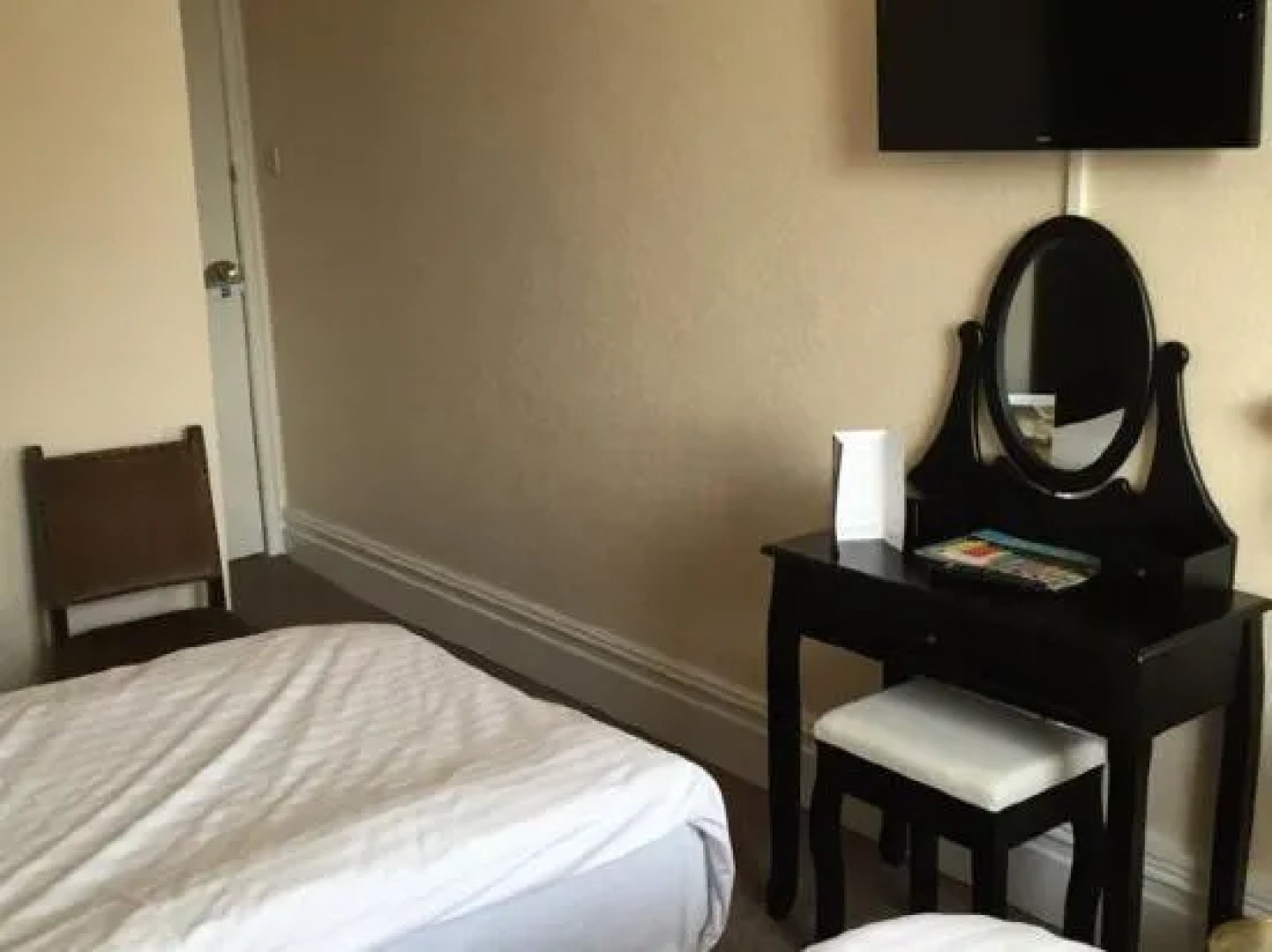 The New Alexandra Hotel