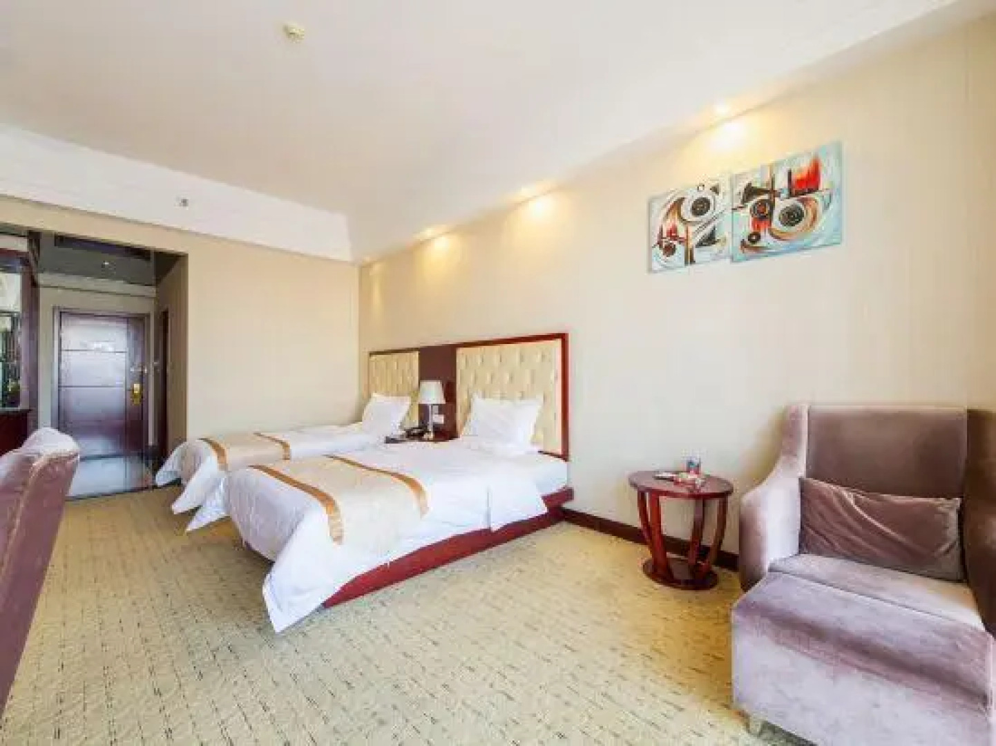 Dingyuan Business Hotel